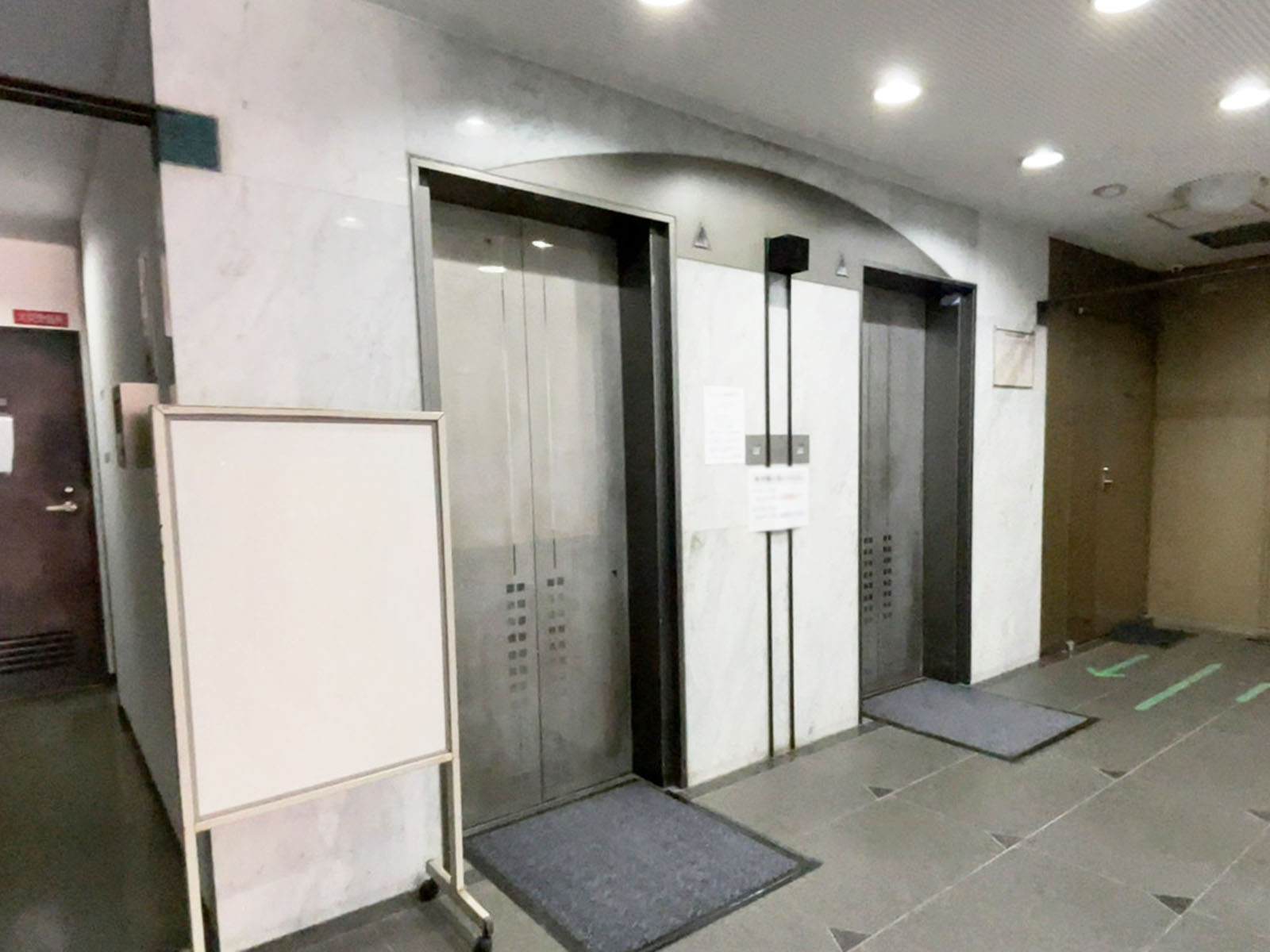 エレベーター(2基)