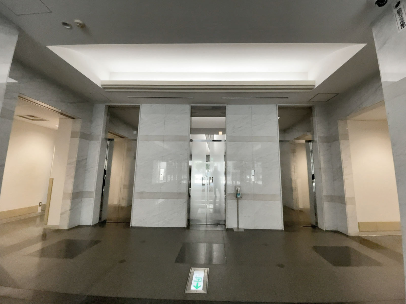 エレベーター(乗用3基)