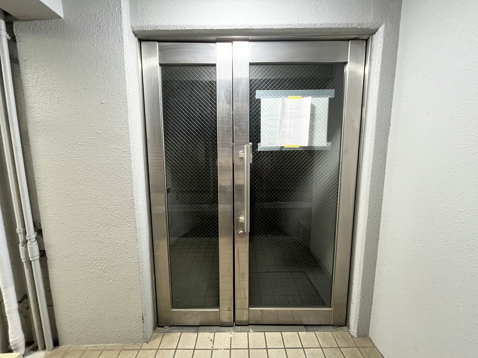 オフィスビル出入口