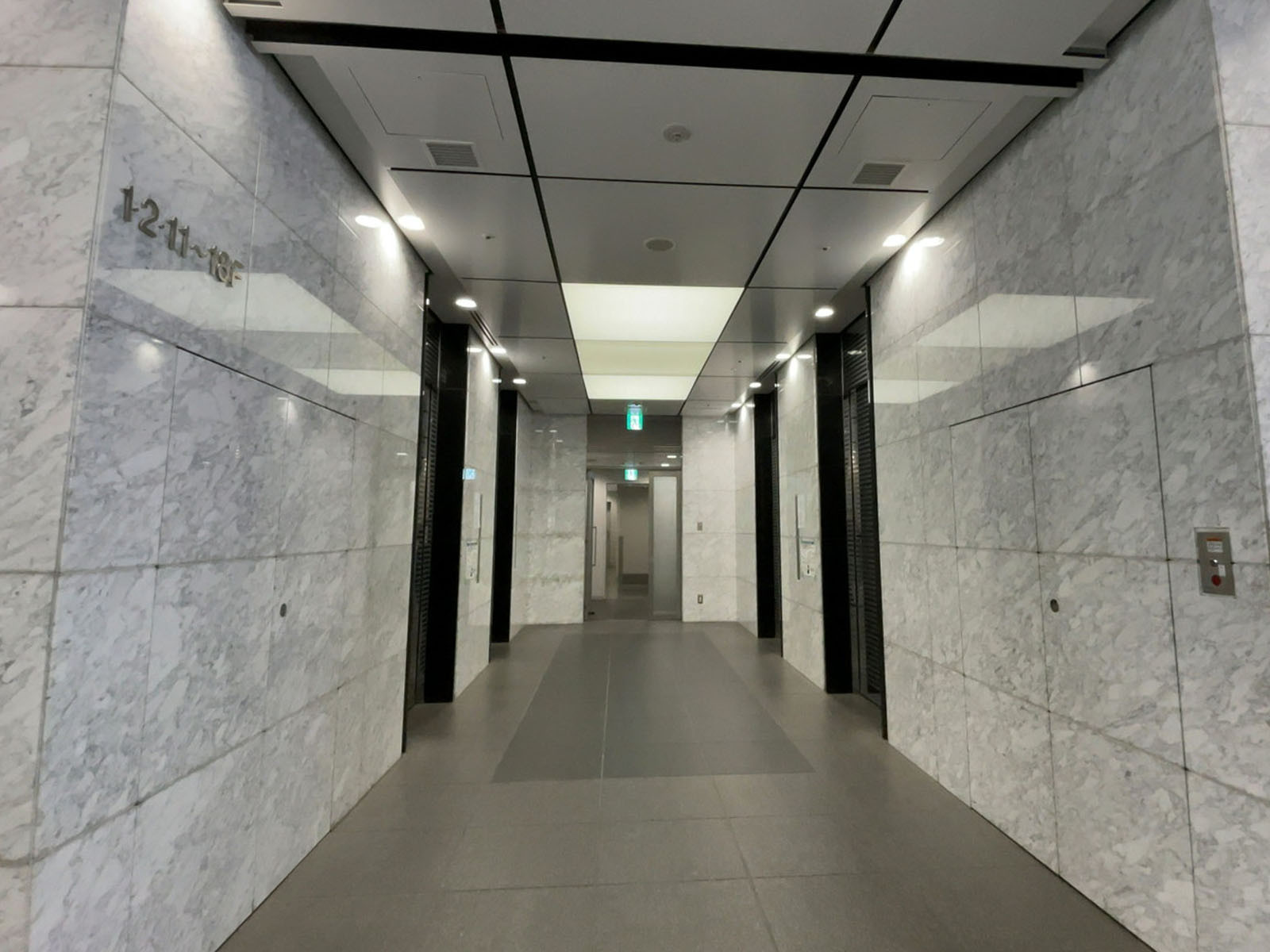 低層階エレベーター(4基)