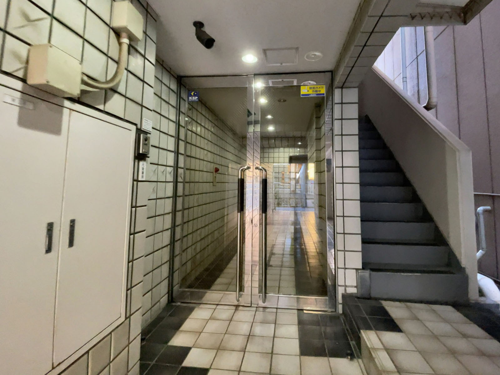 オフィスビル出入口