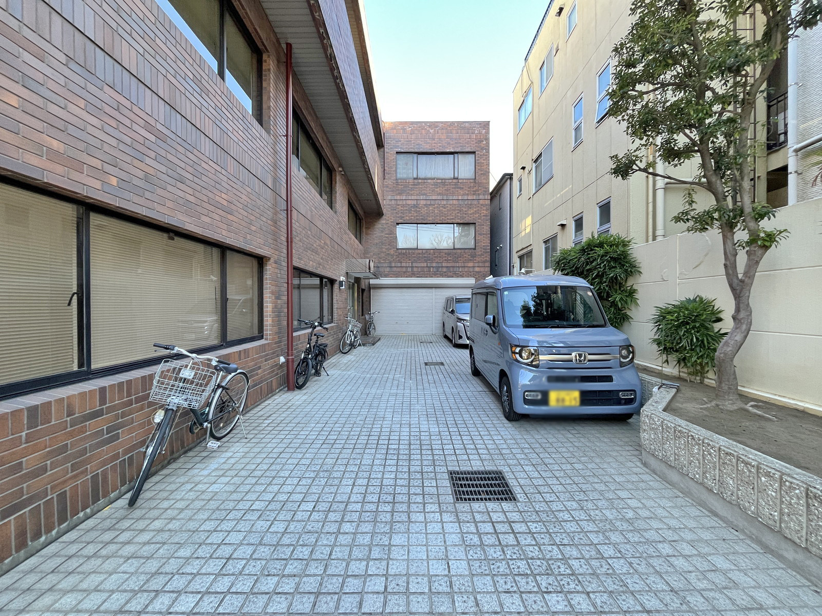出入口周辺の様子