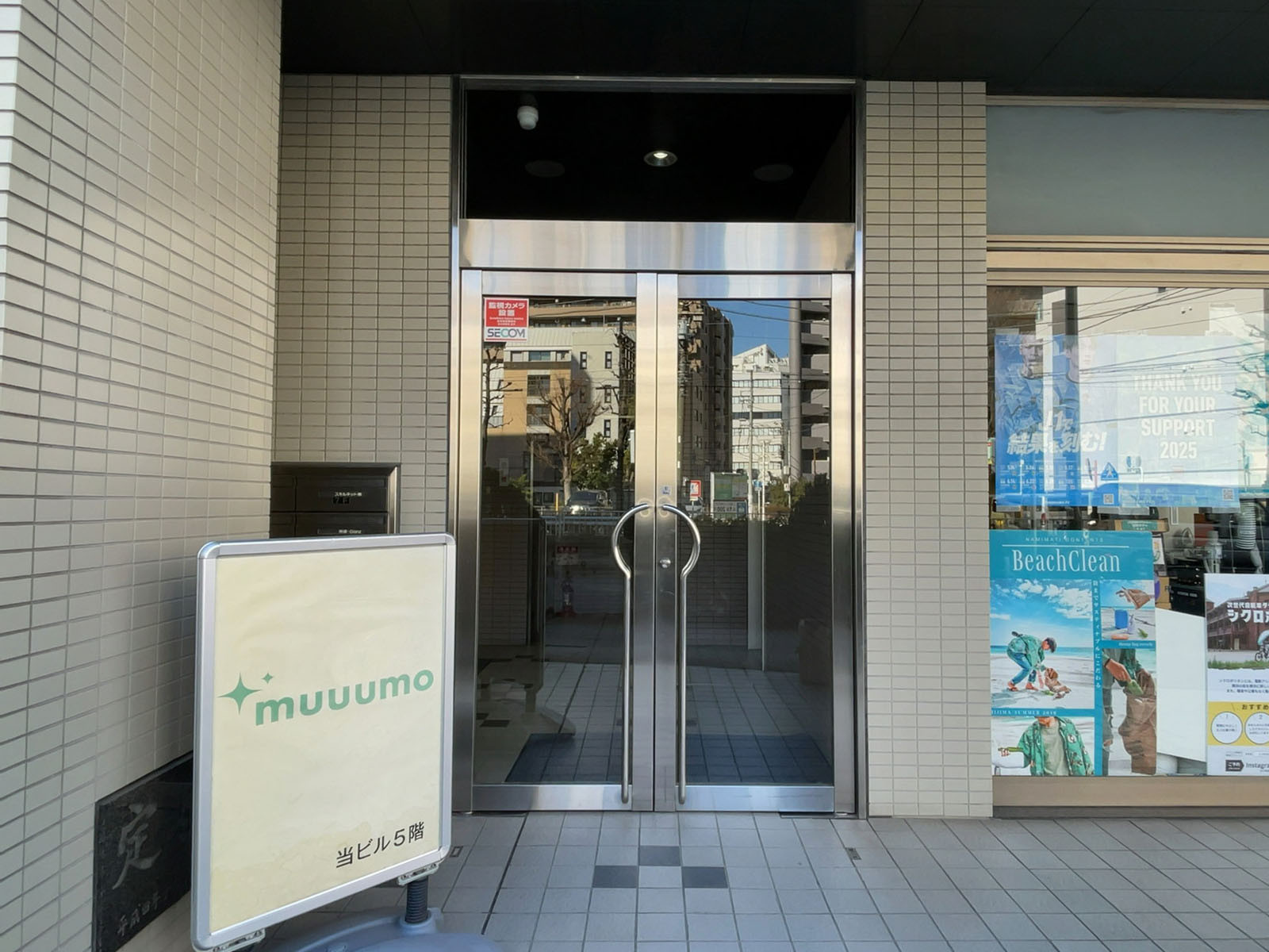 オフィスビル出入口