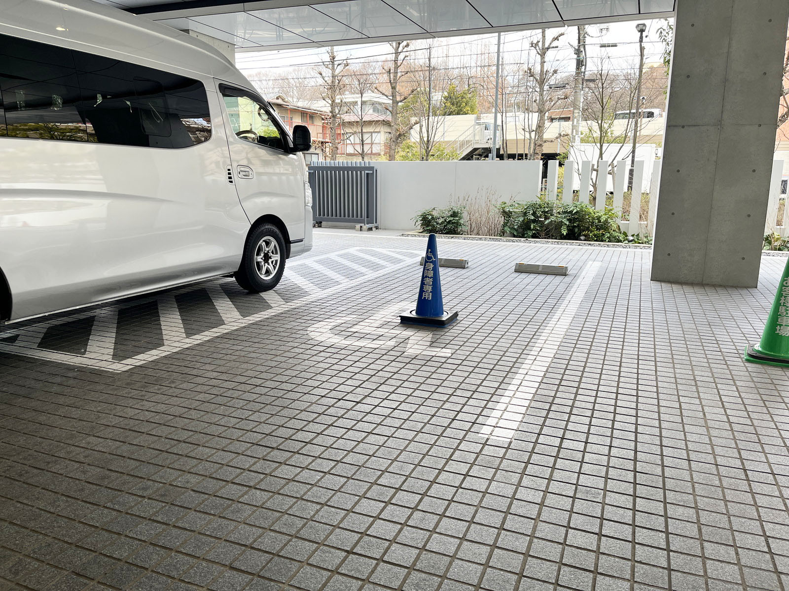 車椅子使用者用駐車スペース