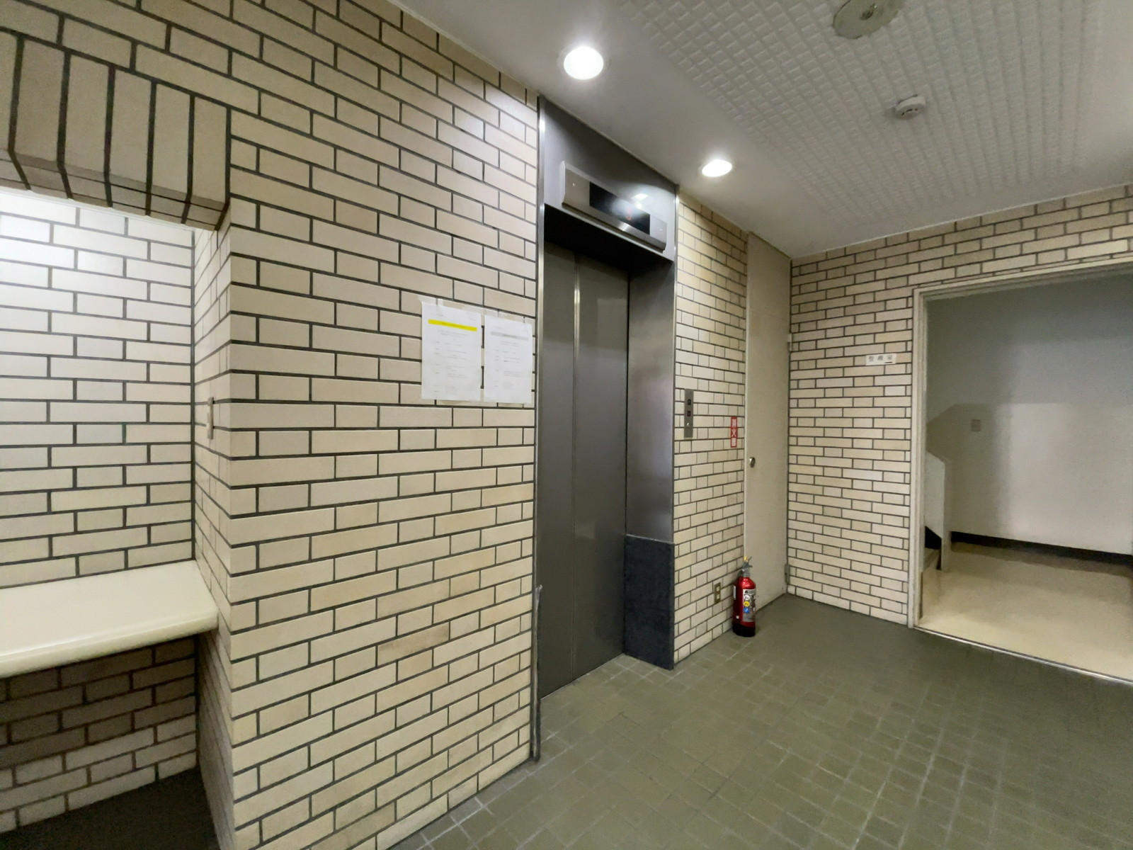 エレベーター(1基)
