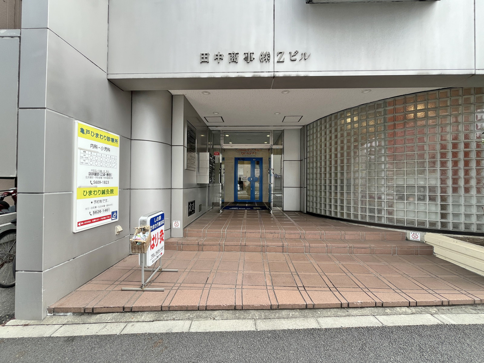オフィスビル出入口