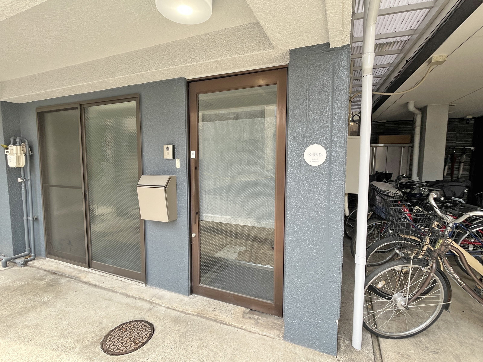 オフィスビル出入口