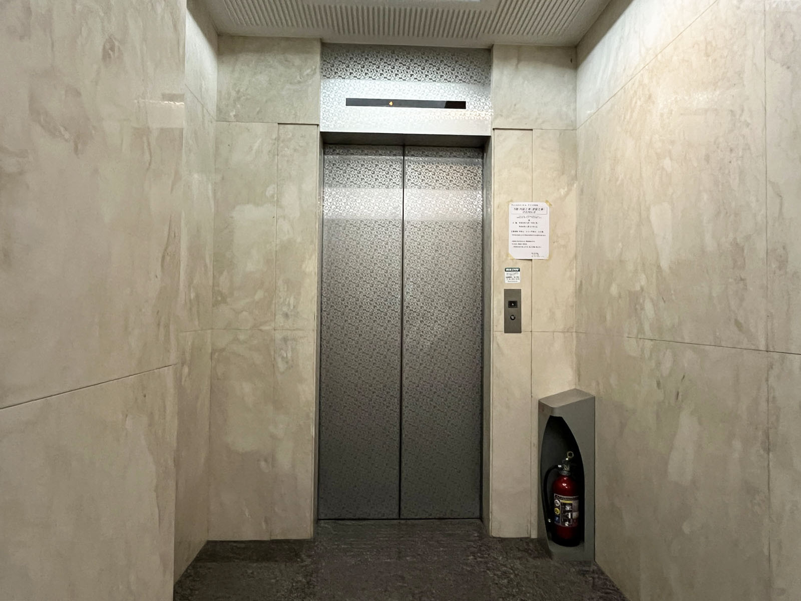 エレベーター(1基)
