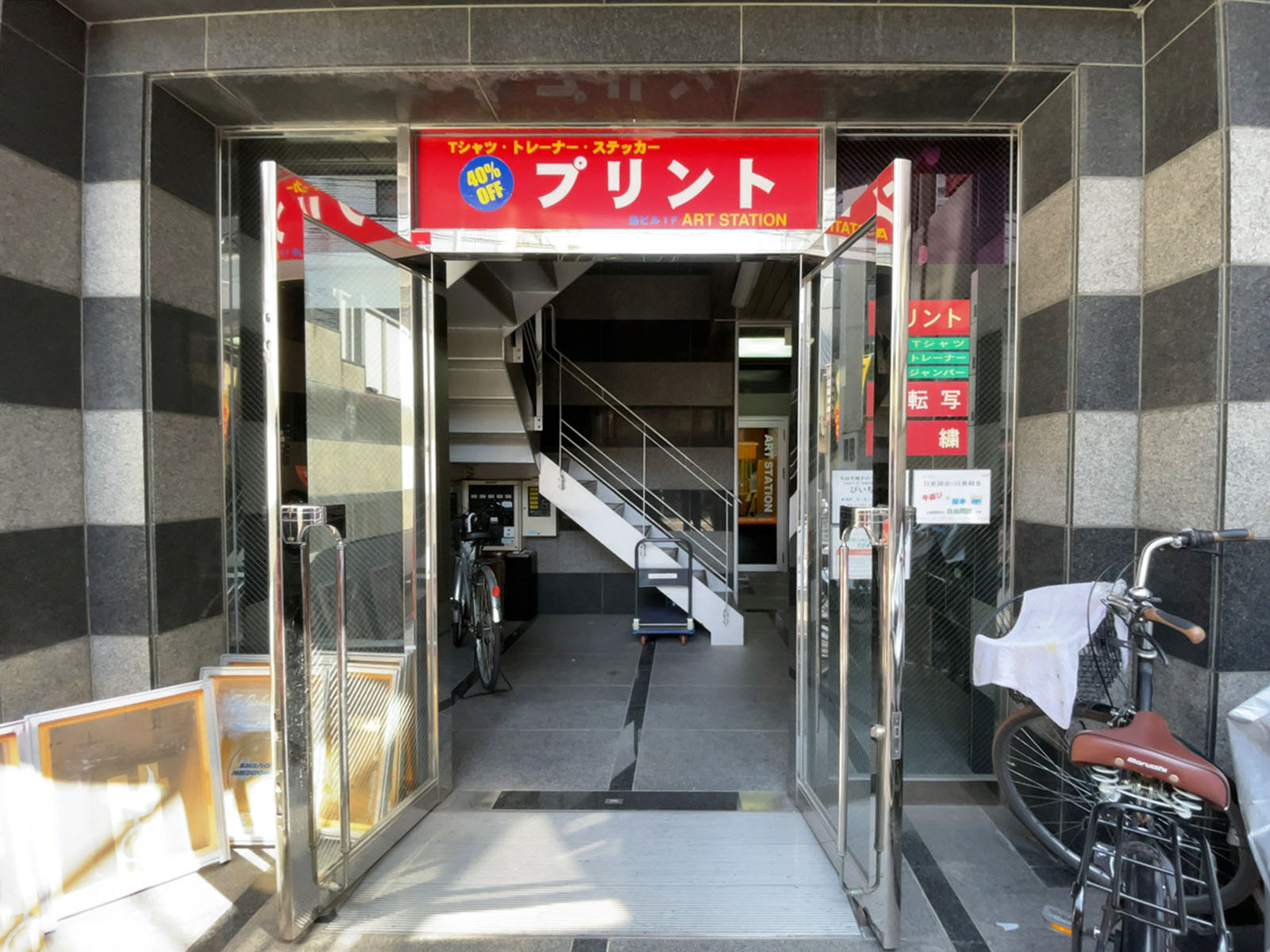 オフィスビル出入口