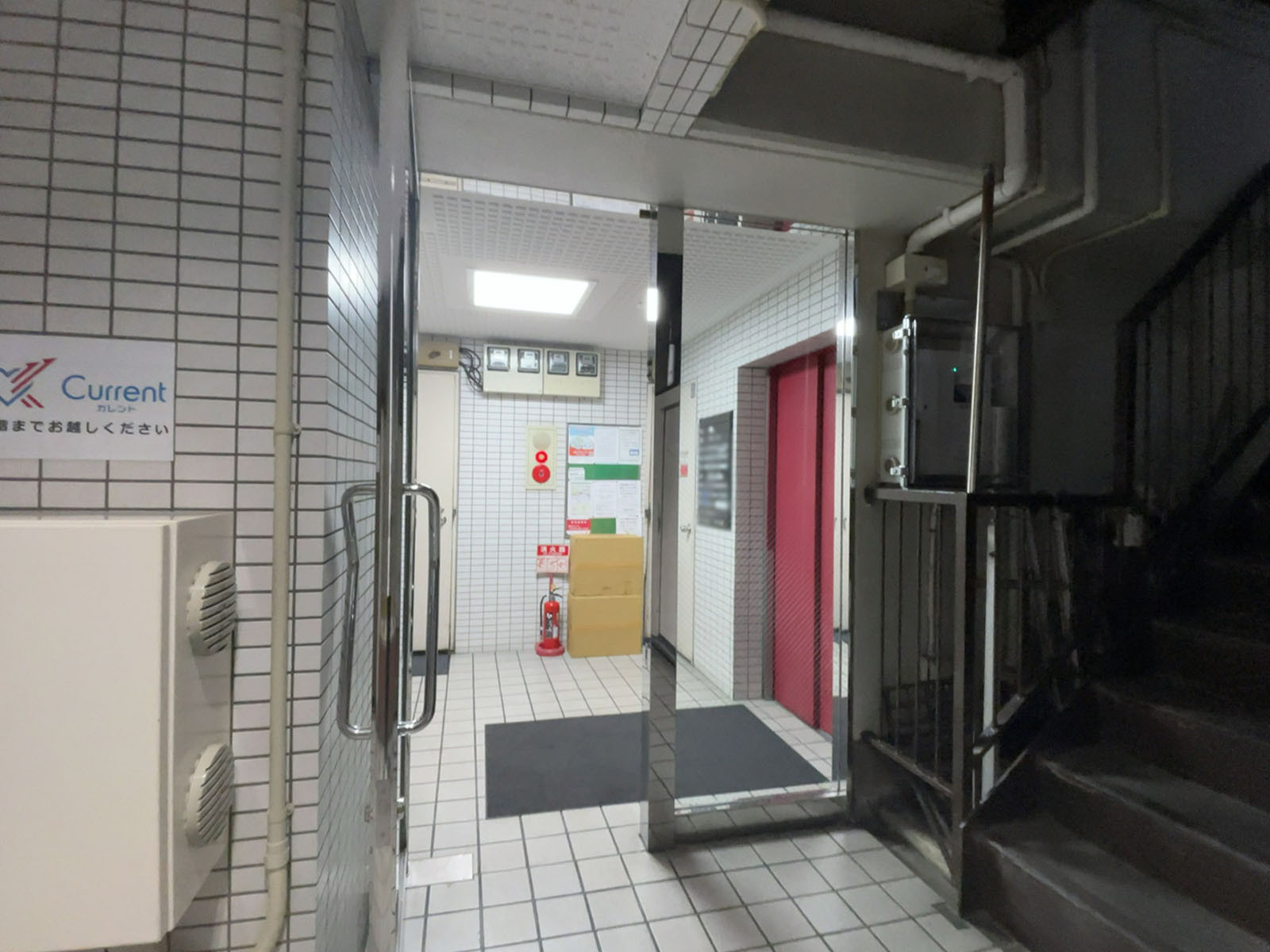 オフィスビル出入口