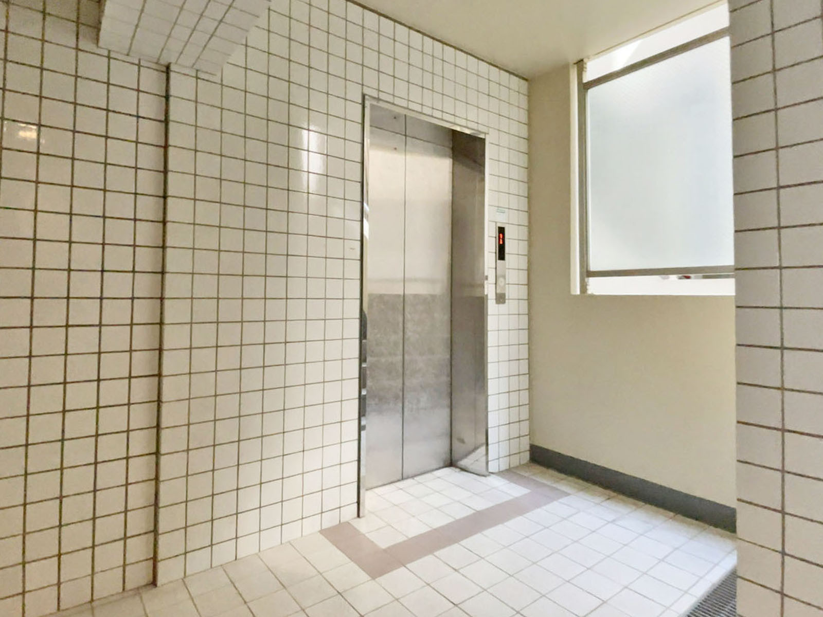 エレベーター(1基)