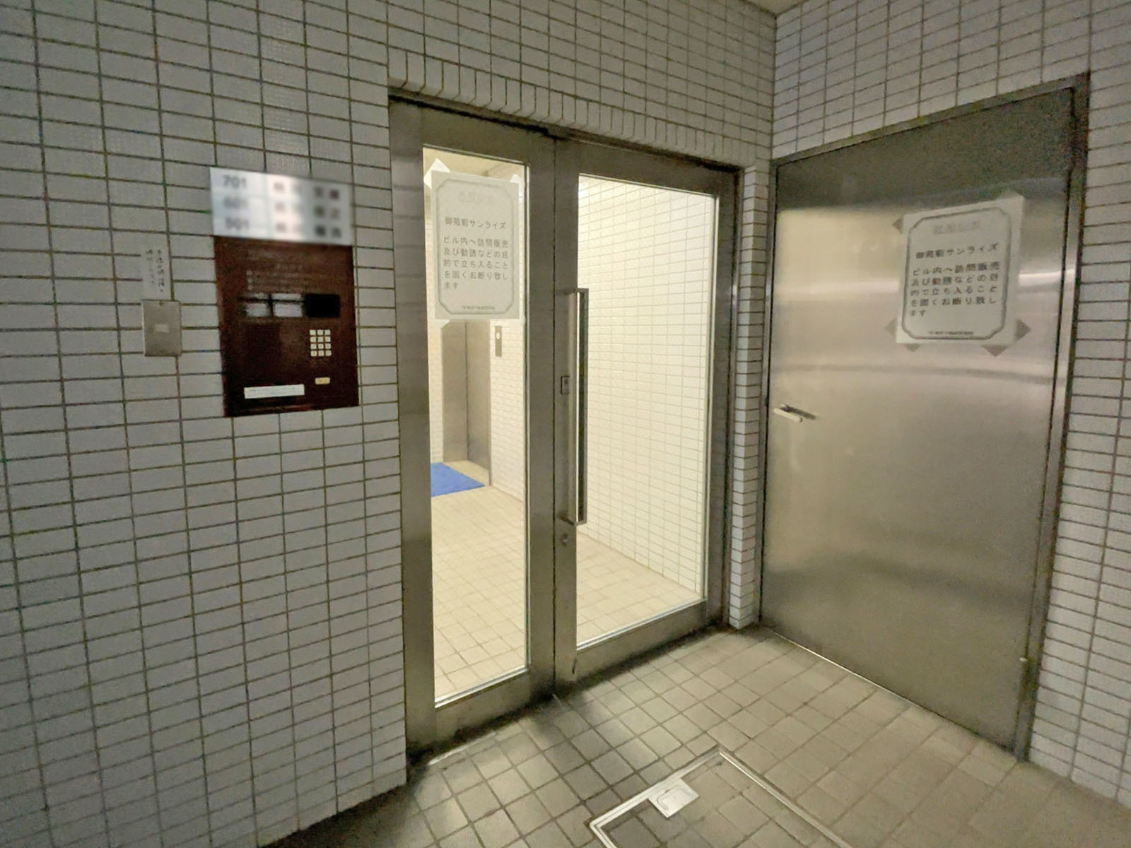 エレベーターホール出入り口