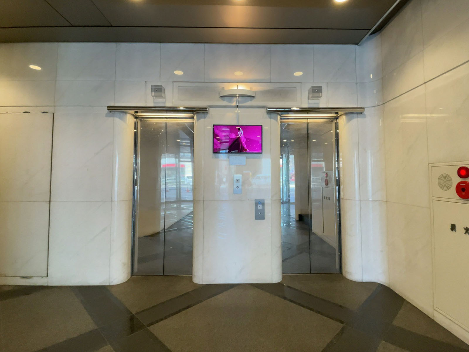 エレベーター(2基)