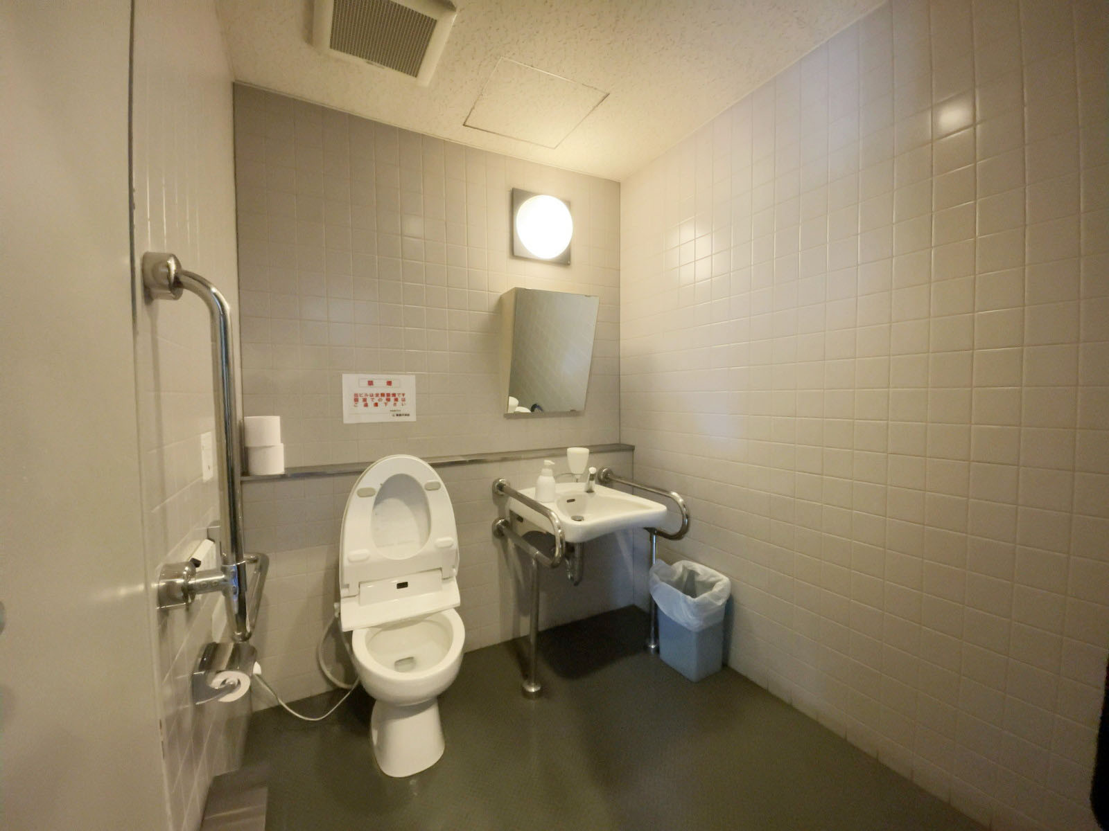 多機能トイレ