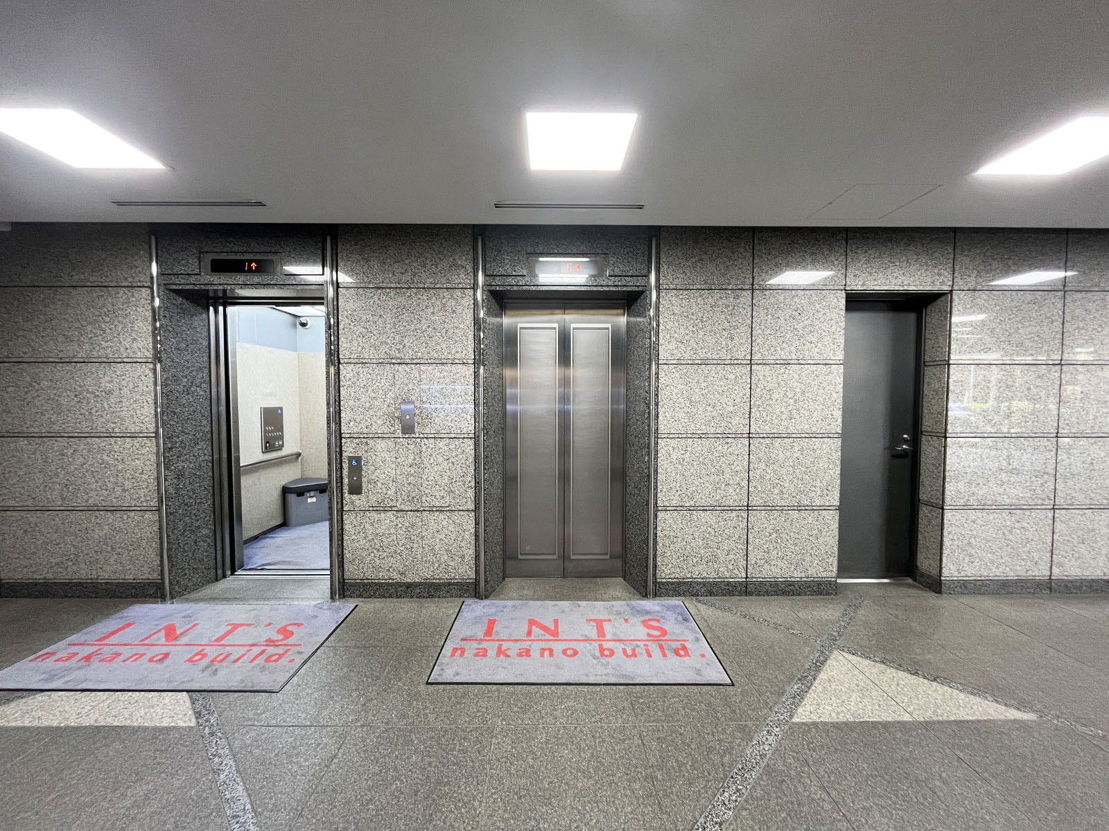 エレベーター(2基)