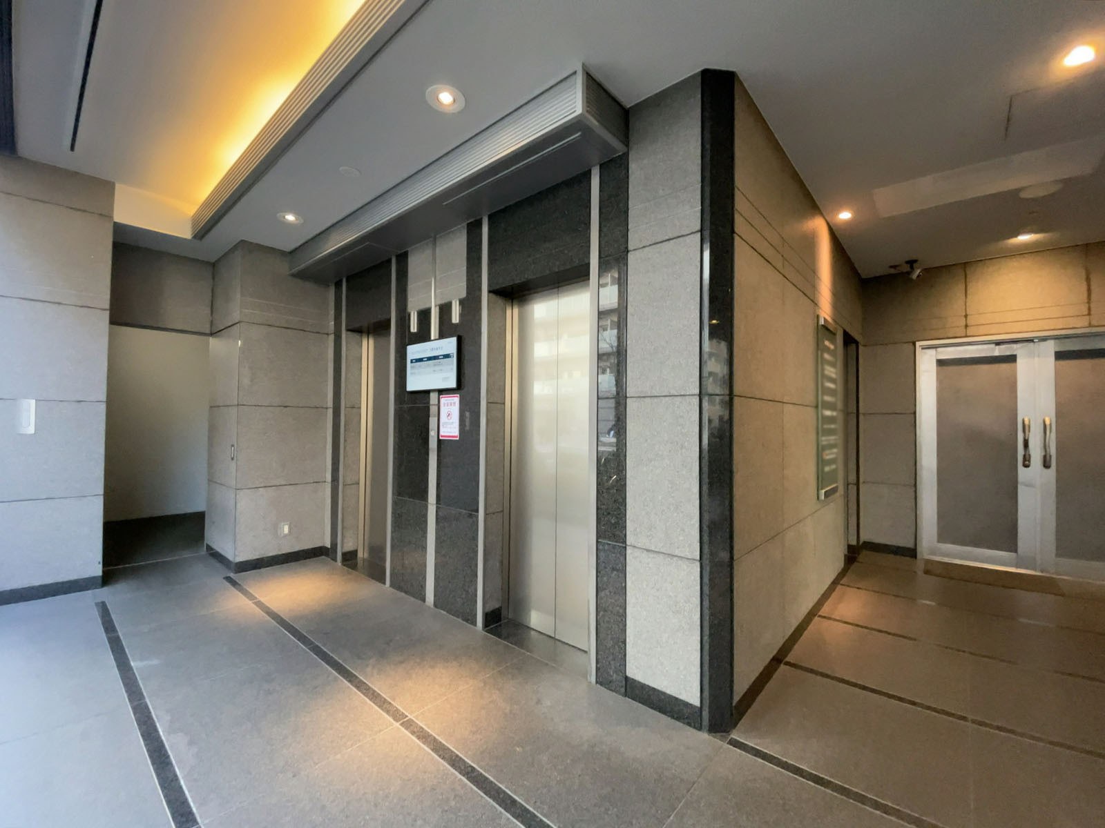 エレベーター(2基)