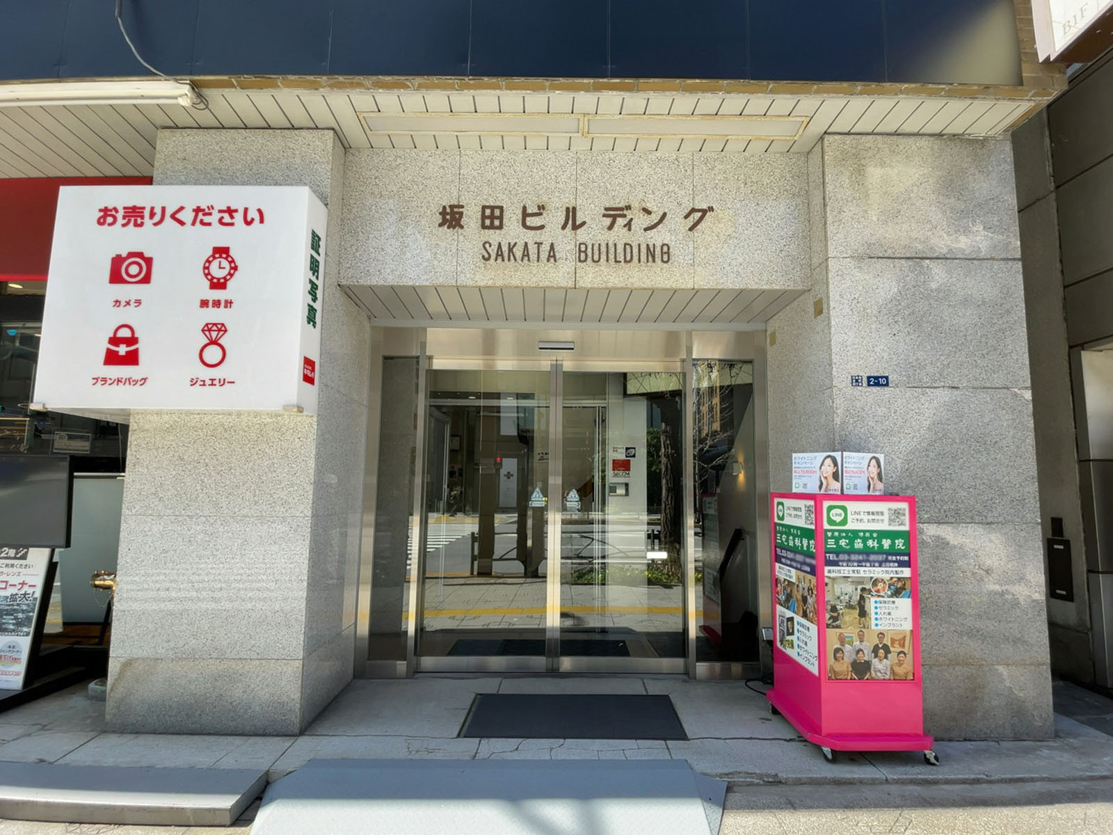 オフィスビル出入口