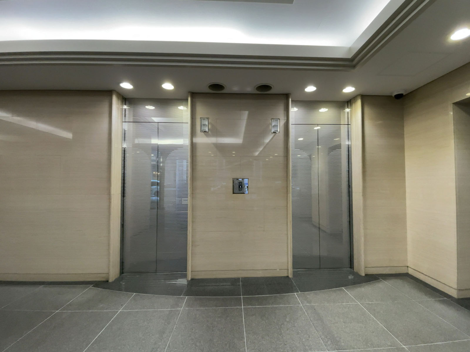 エレベーター(2基)