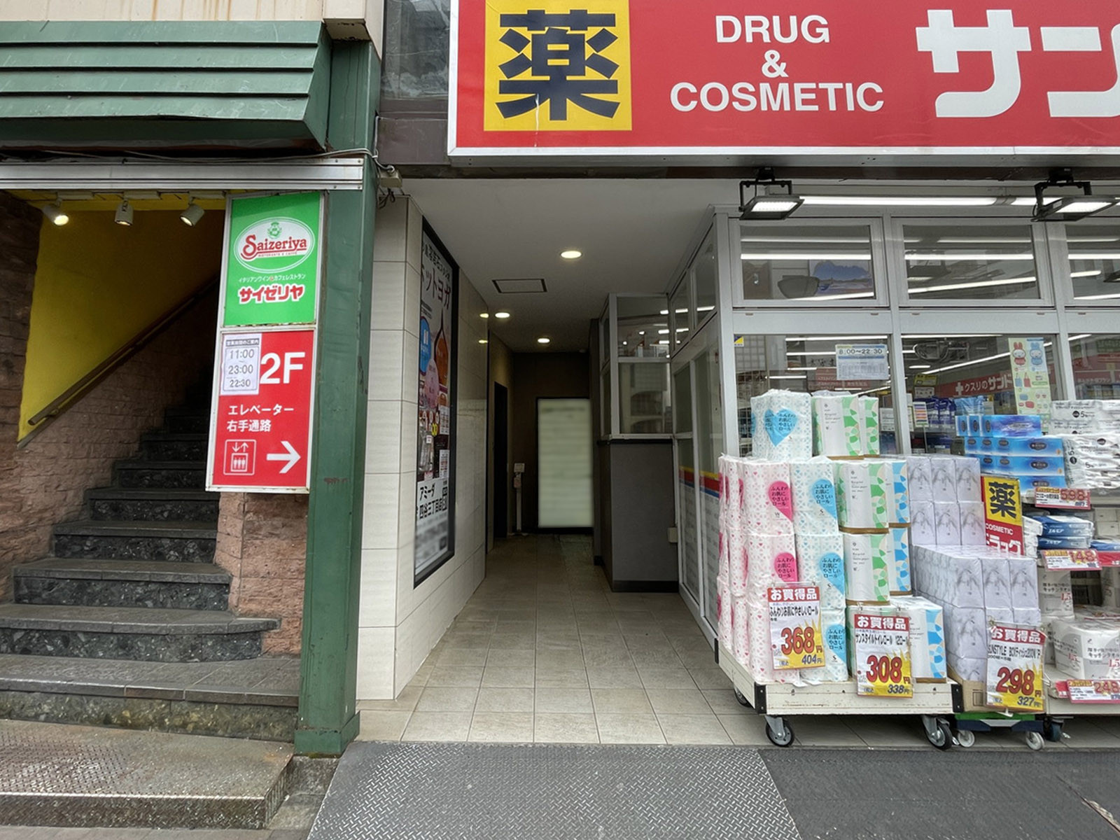 オフィスビル出入口