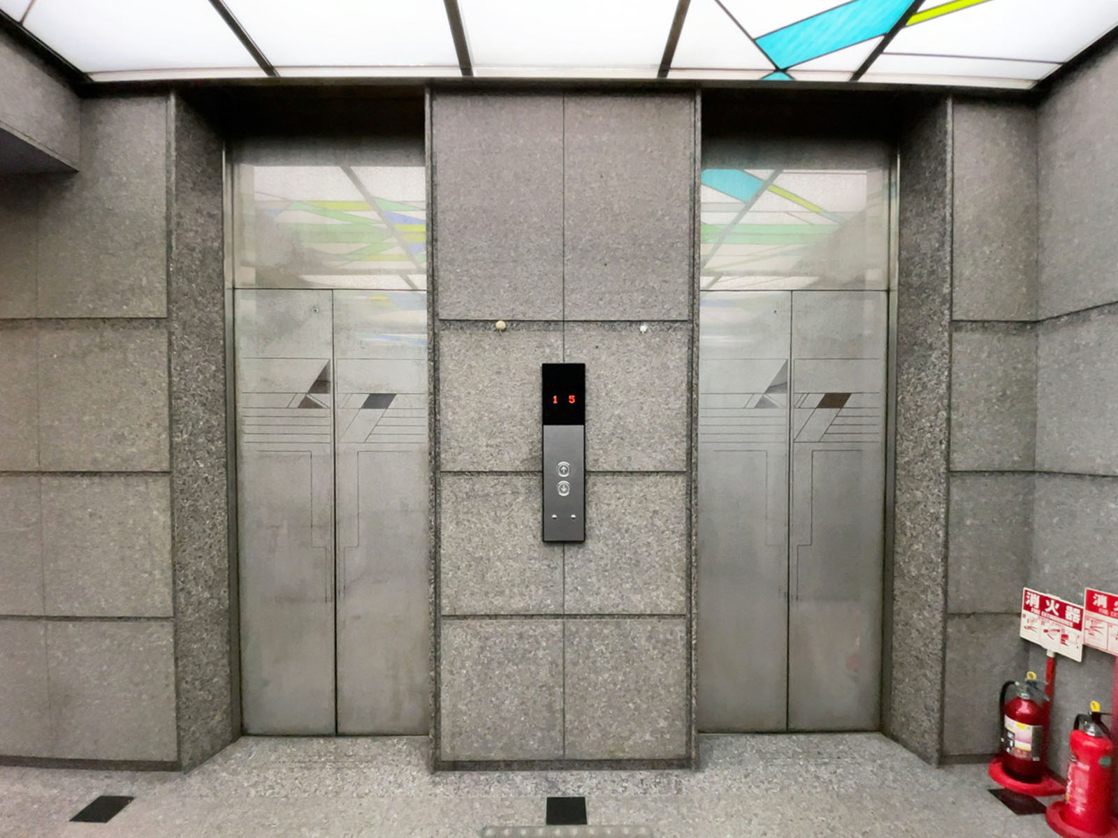 エレベーター(2基)