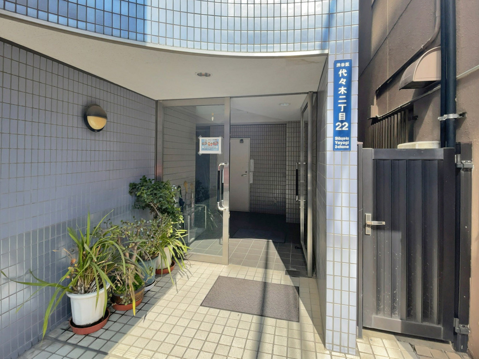 オフィスビル出入口
