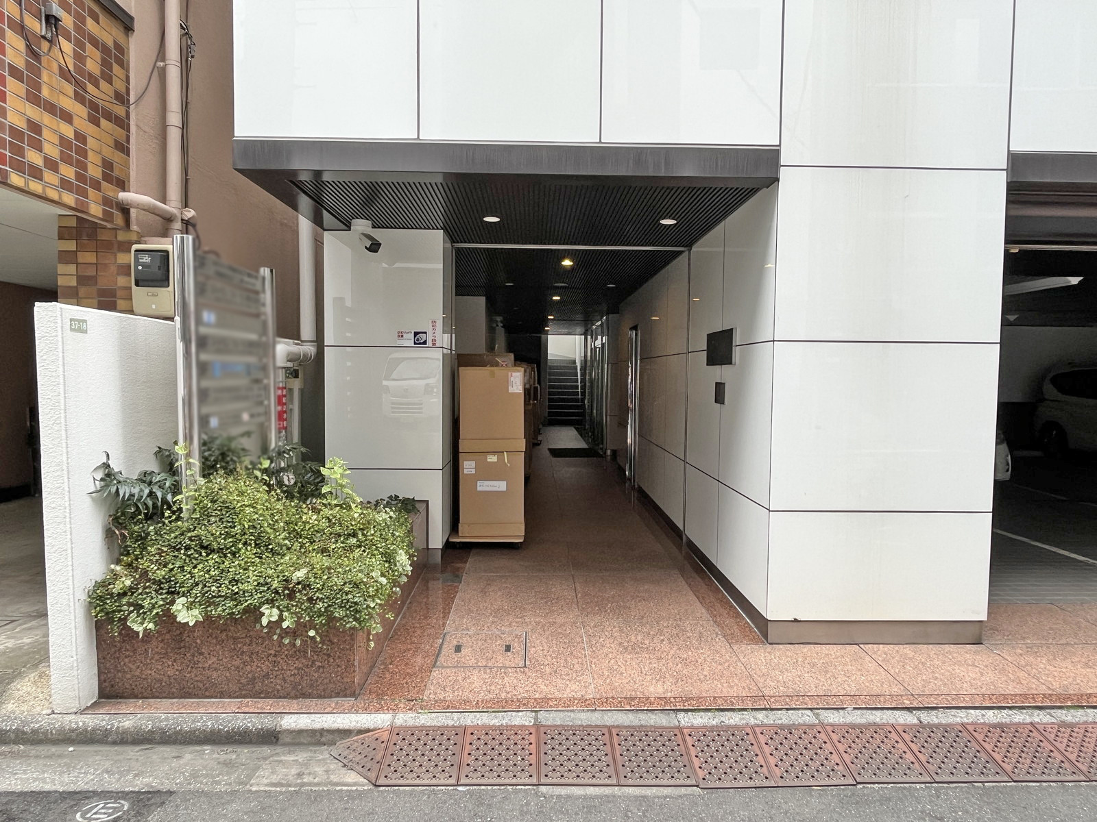 オフィスビル出入口