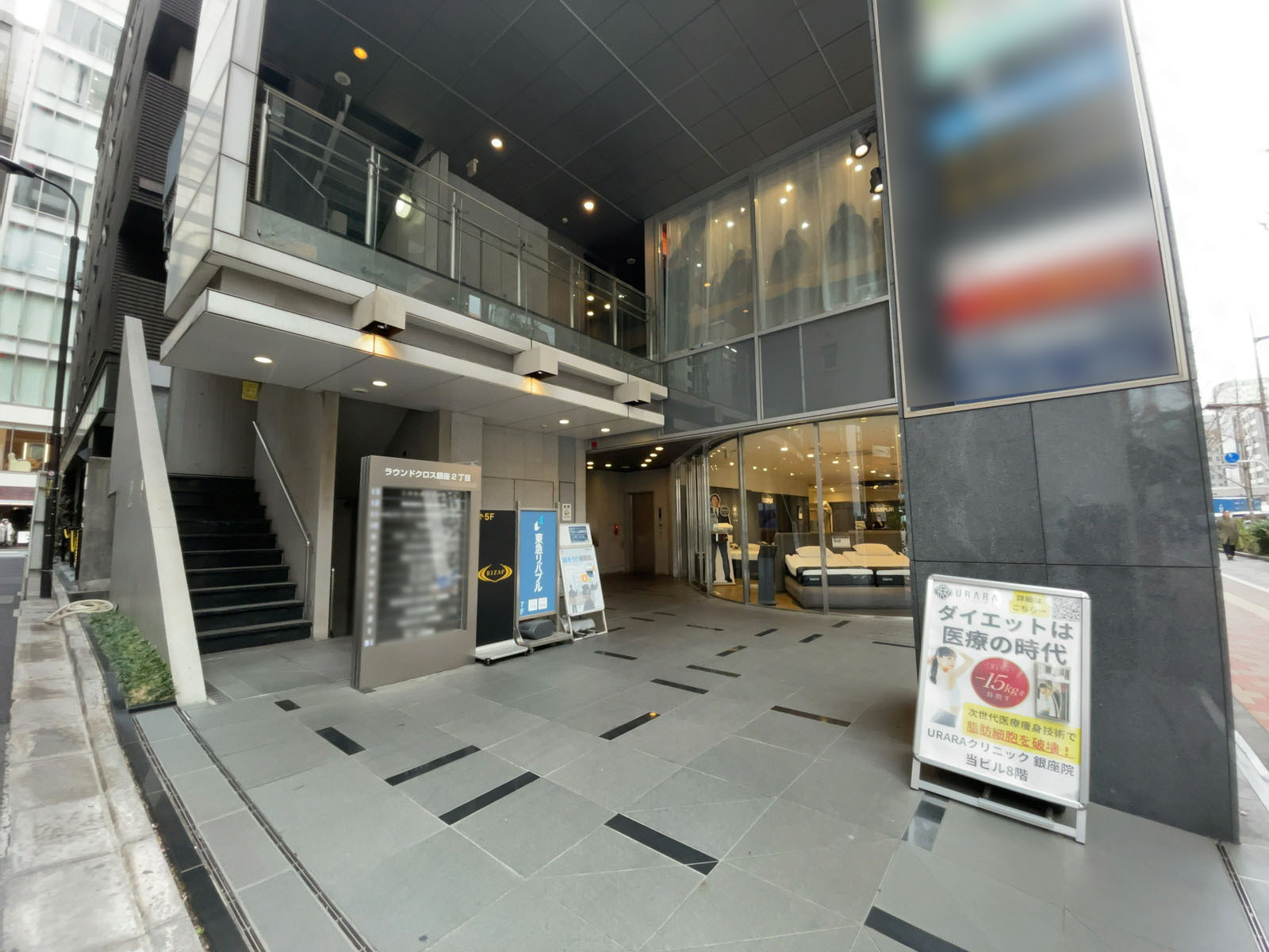 オフィスビル出入口