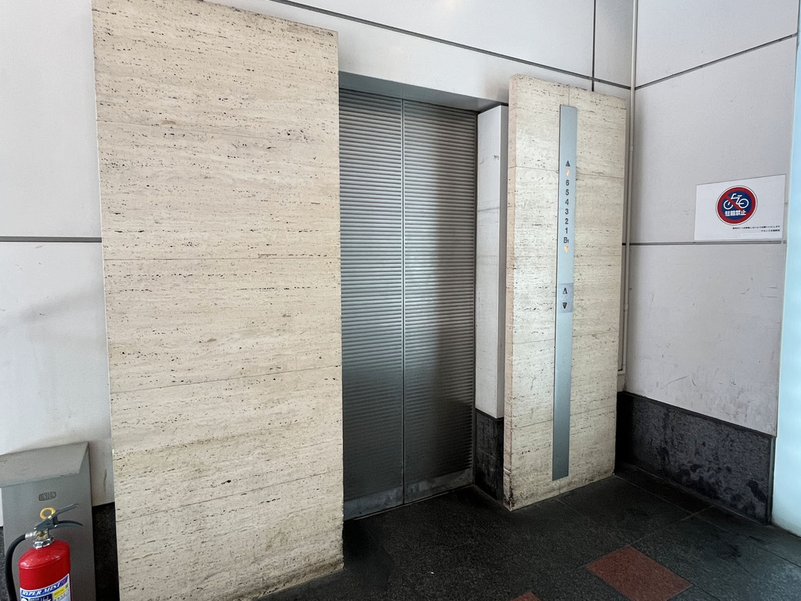 エレベーター(1基)