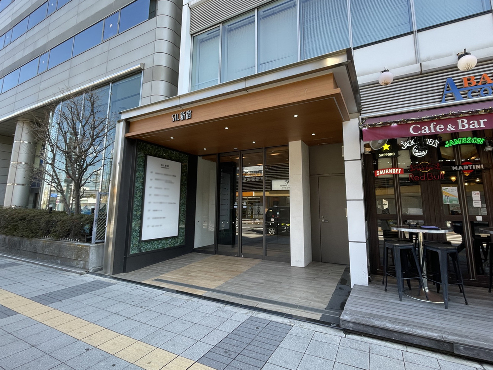 オフィスビル出入口