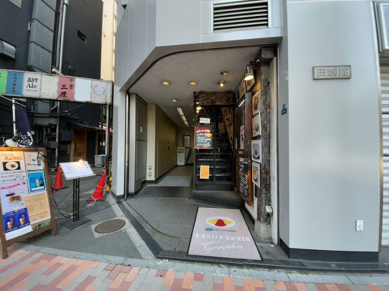 オフィスビル出入口