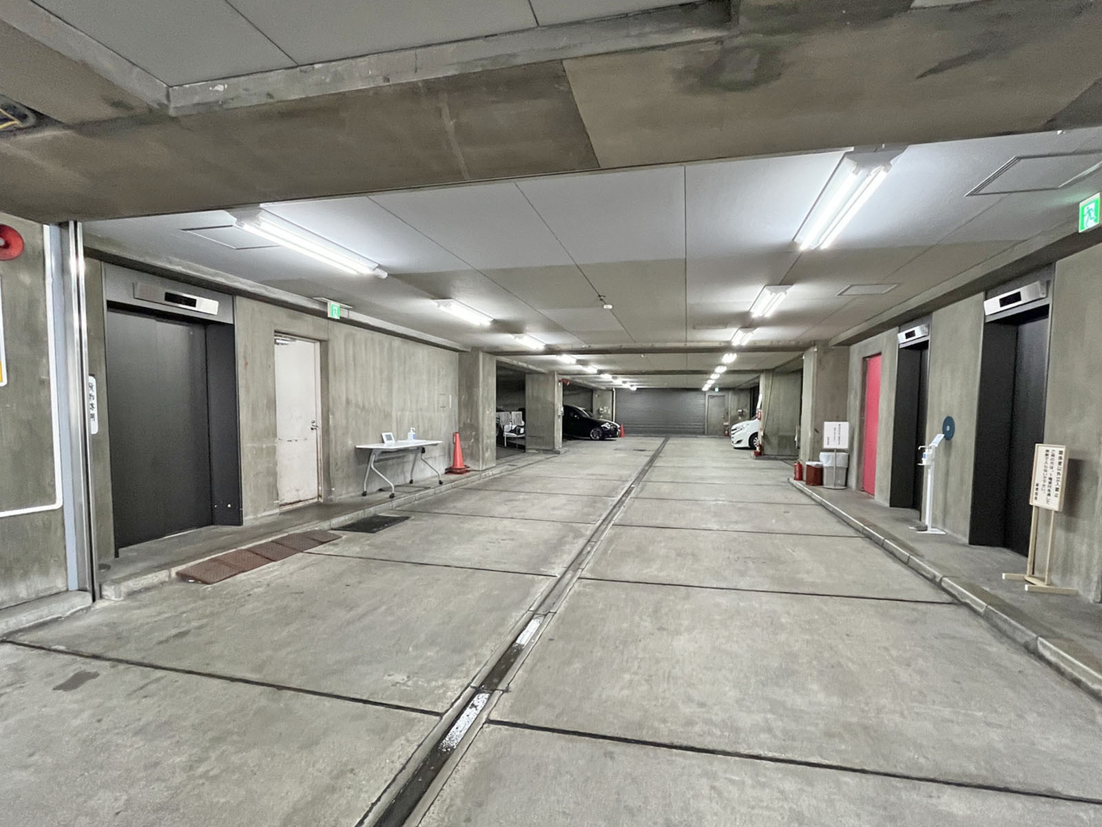 エレベーター(3基)