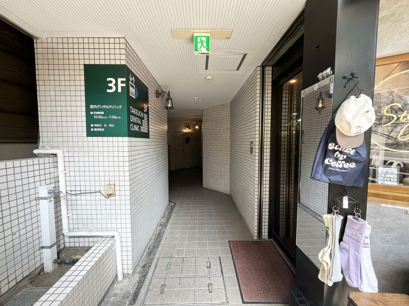 オフィスビル出入口