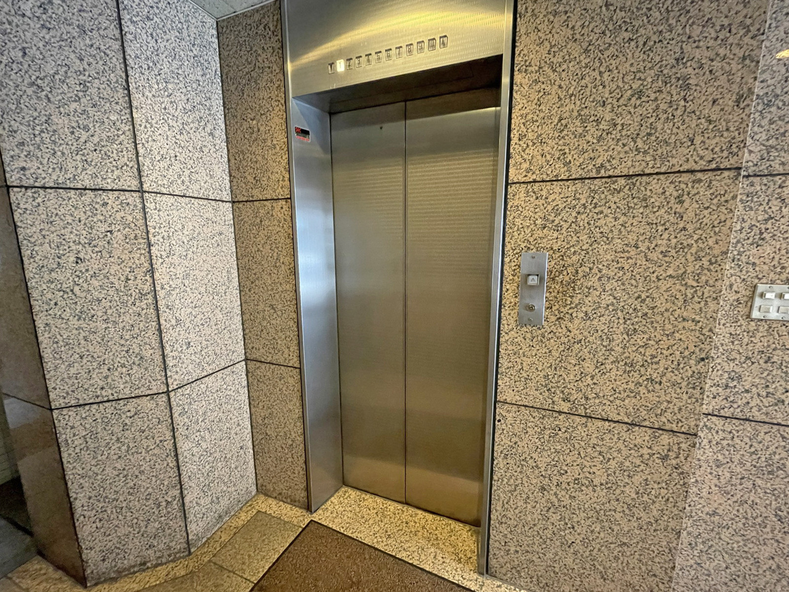 エレベーター(1基)