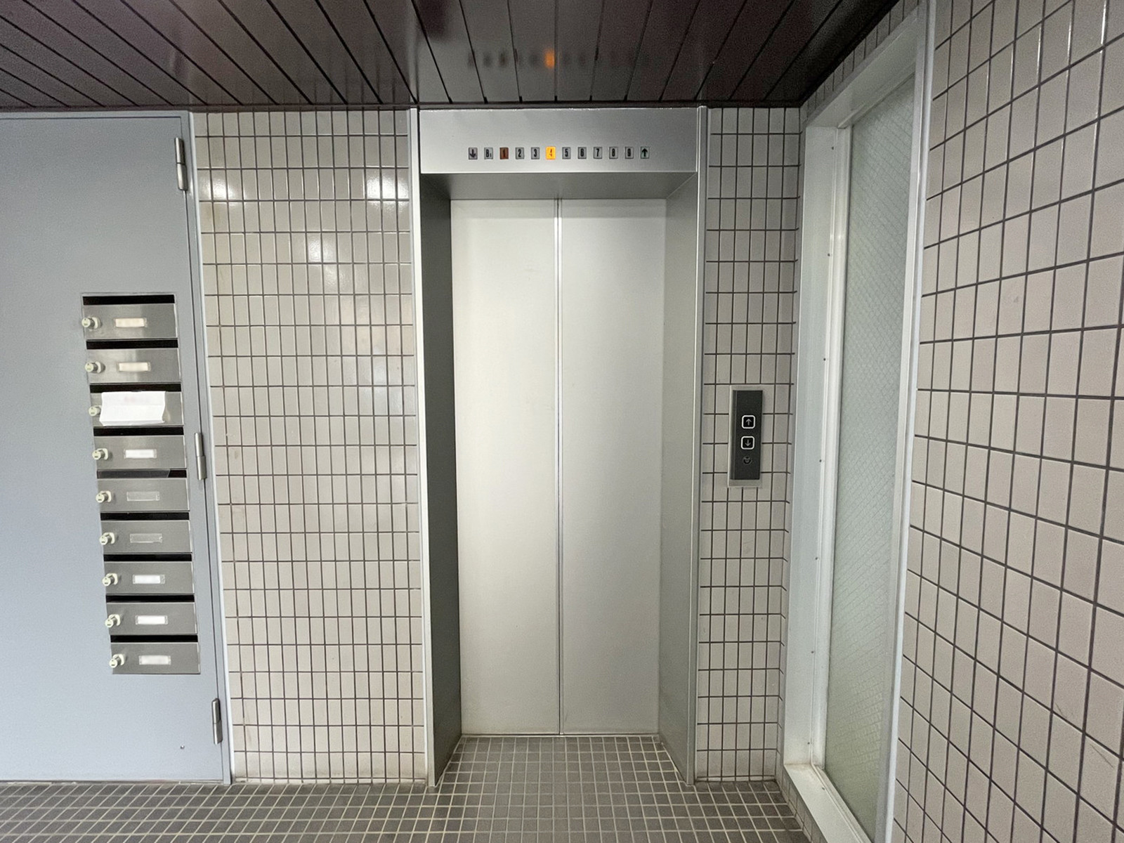 エレベーター(1基)