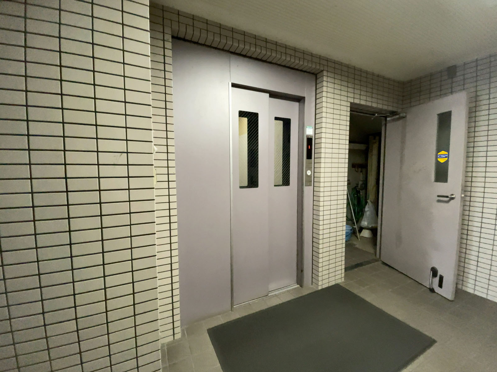 エレベーター(1基)