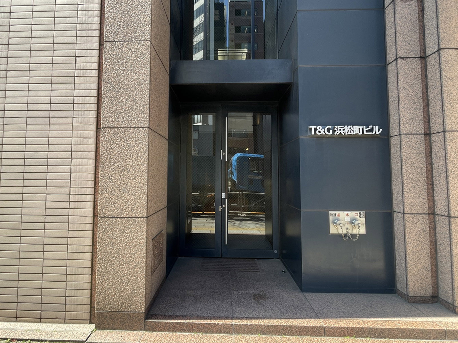 オフィスビル出入口