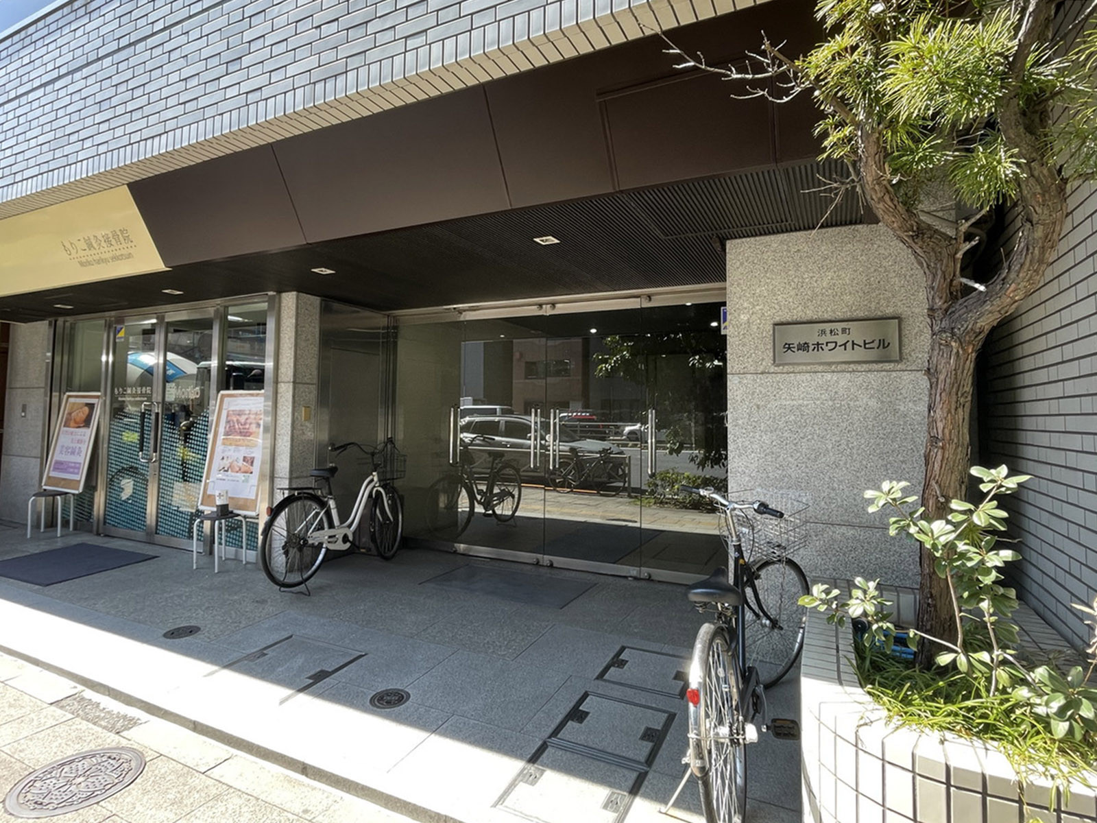 オフィスビル出入口