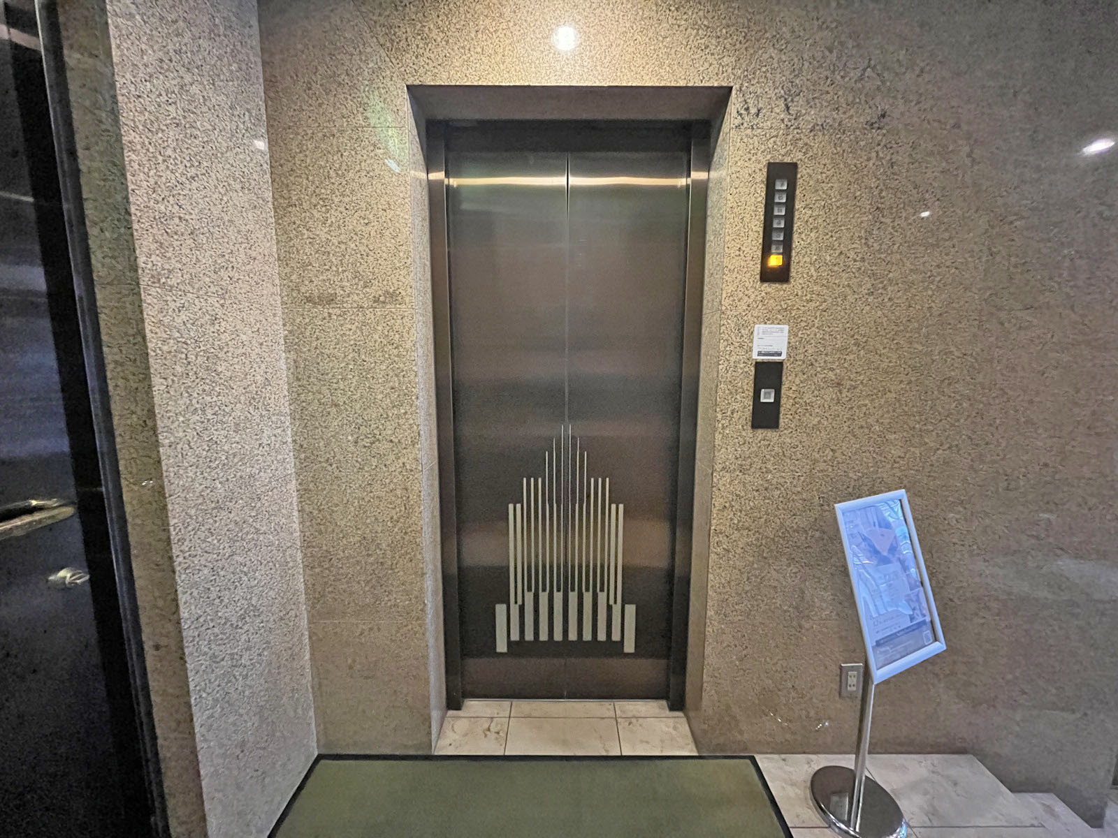 エレベーター(1基)