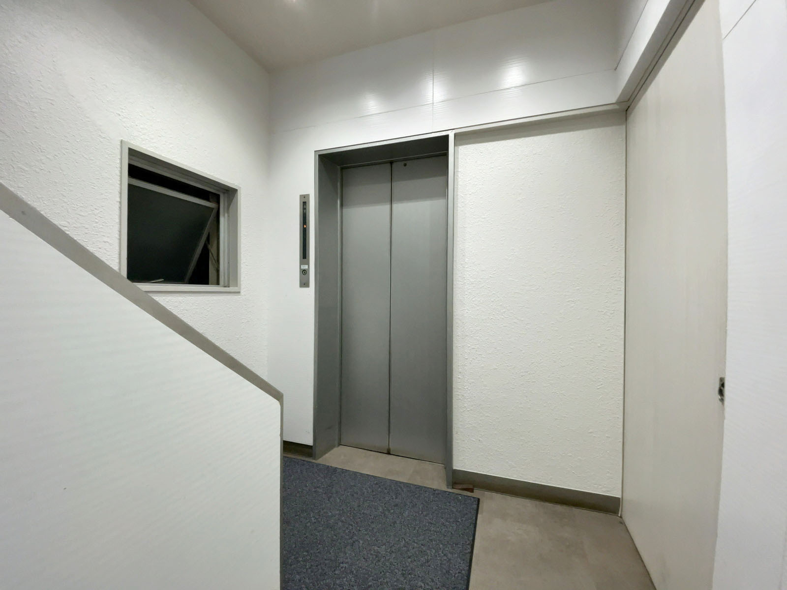 エレベーター(1基)