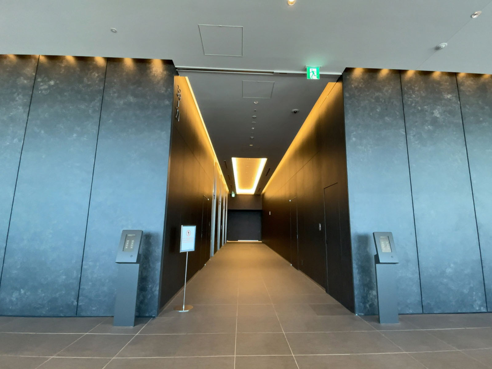高層階エレベーター(4基)