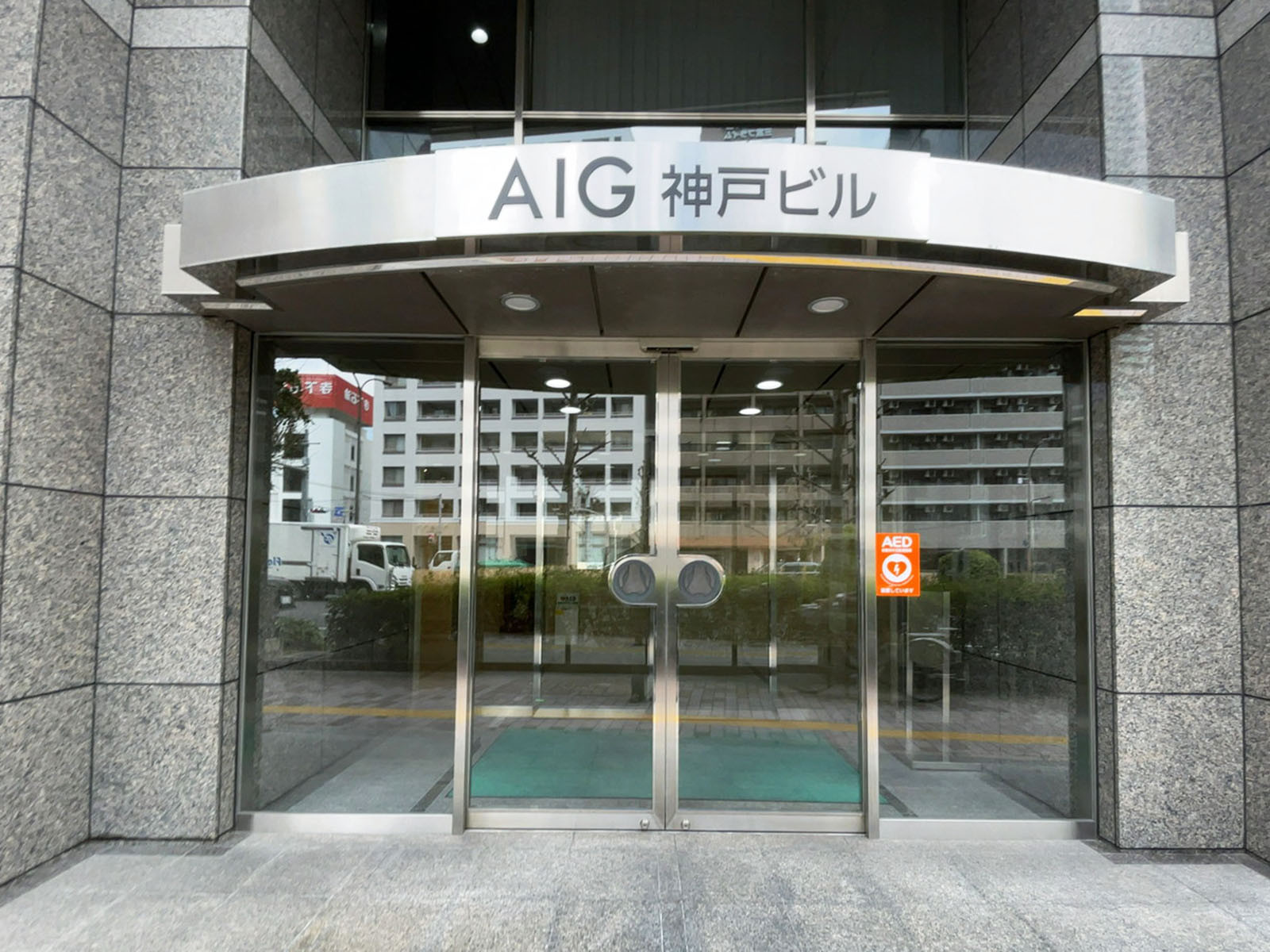 オフィスビル出入口