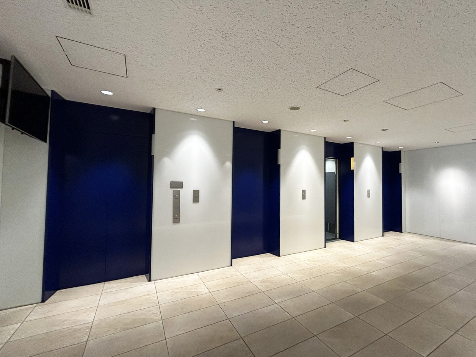 エレベーター(4基)