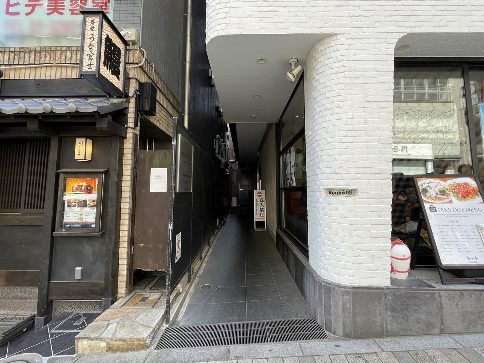オフィスビル出入口