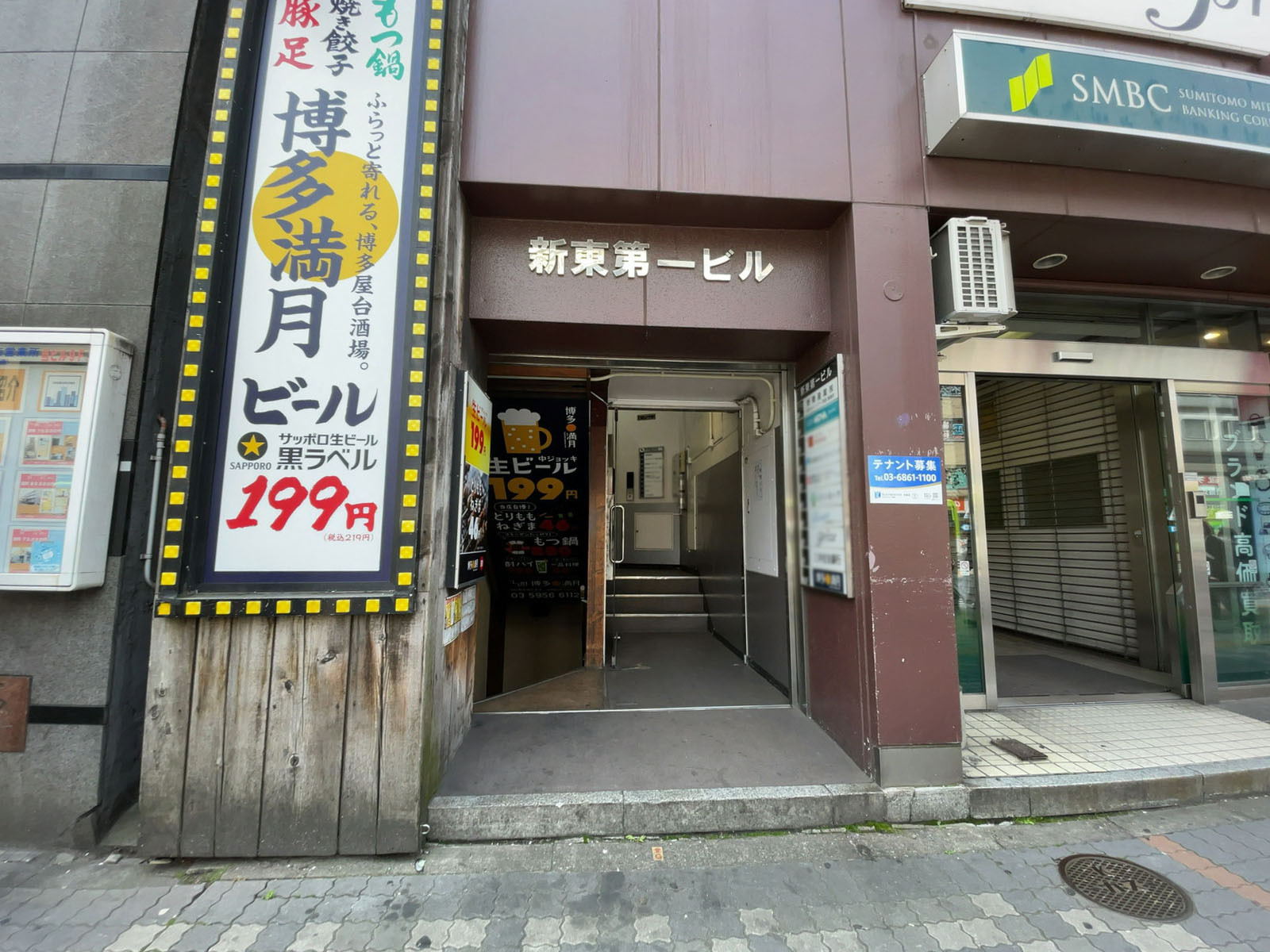 オフィスビル出入口