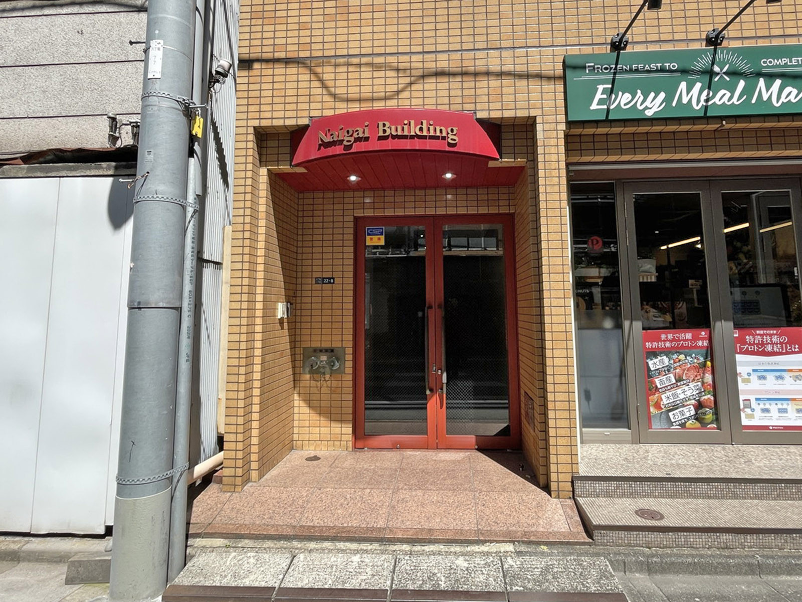 オフィスビル出入口