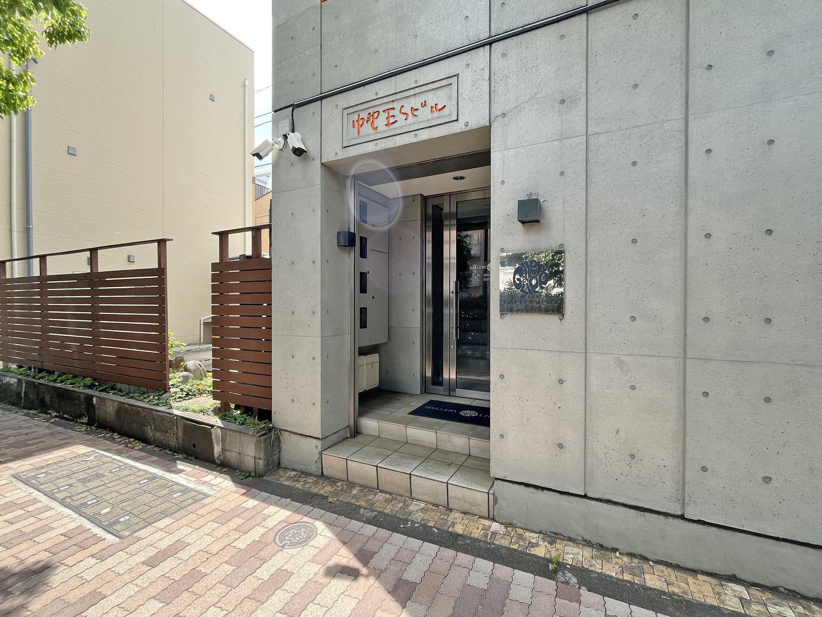 オフィスビル出入口
