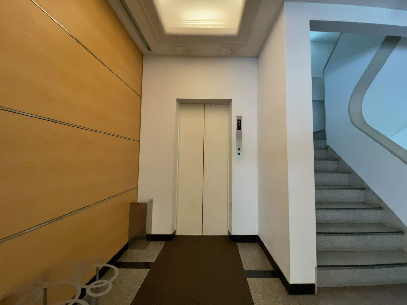 エレベーター(1基)