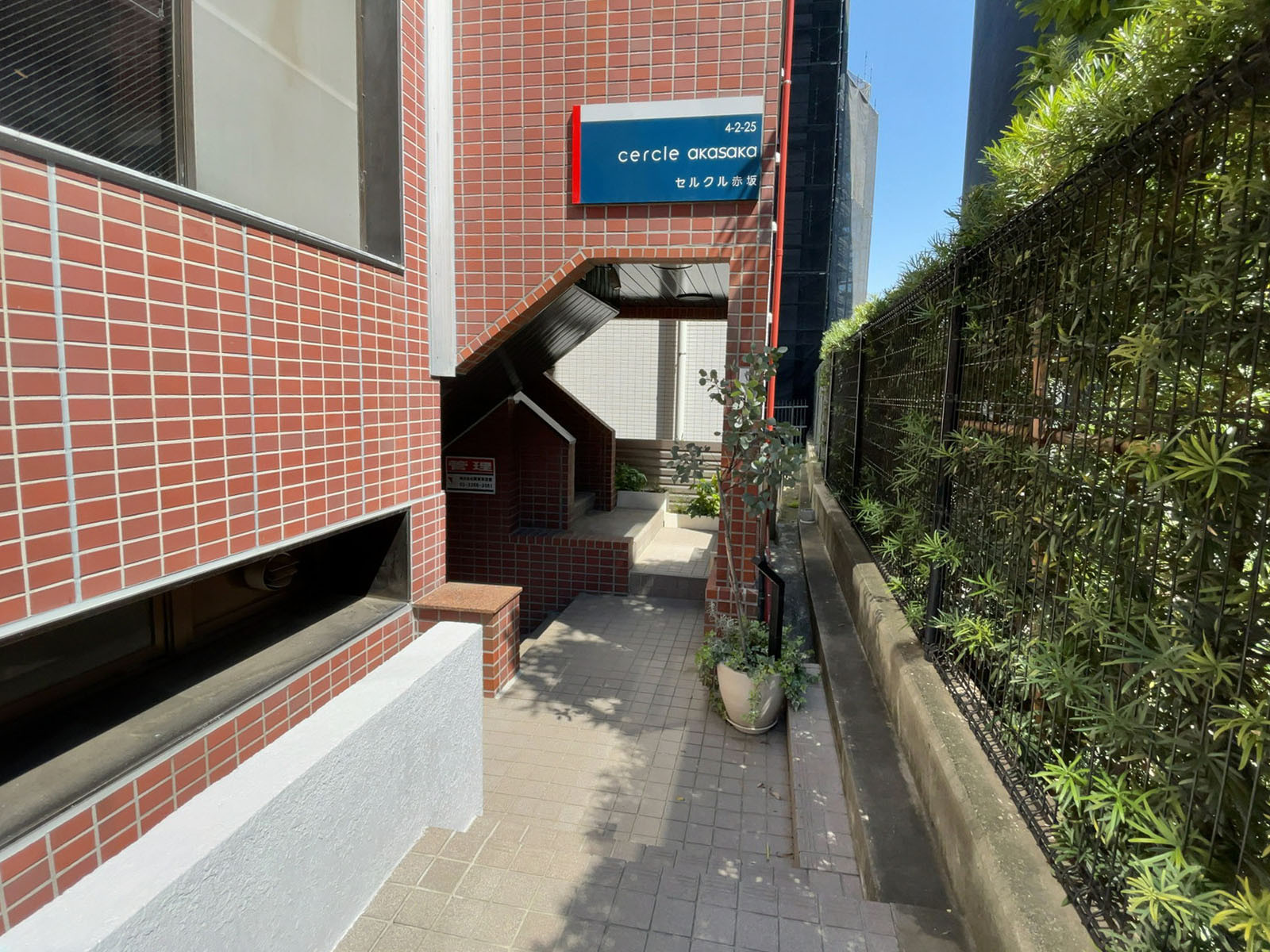オフィスビル出入口