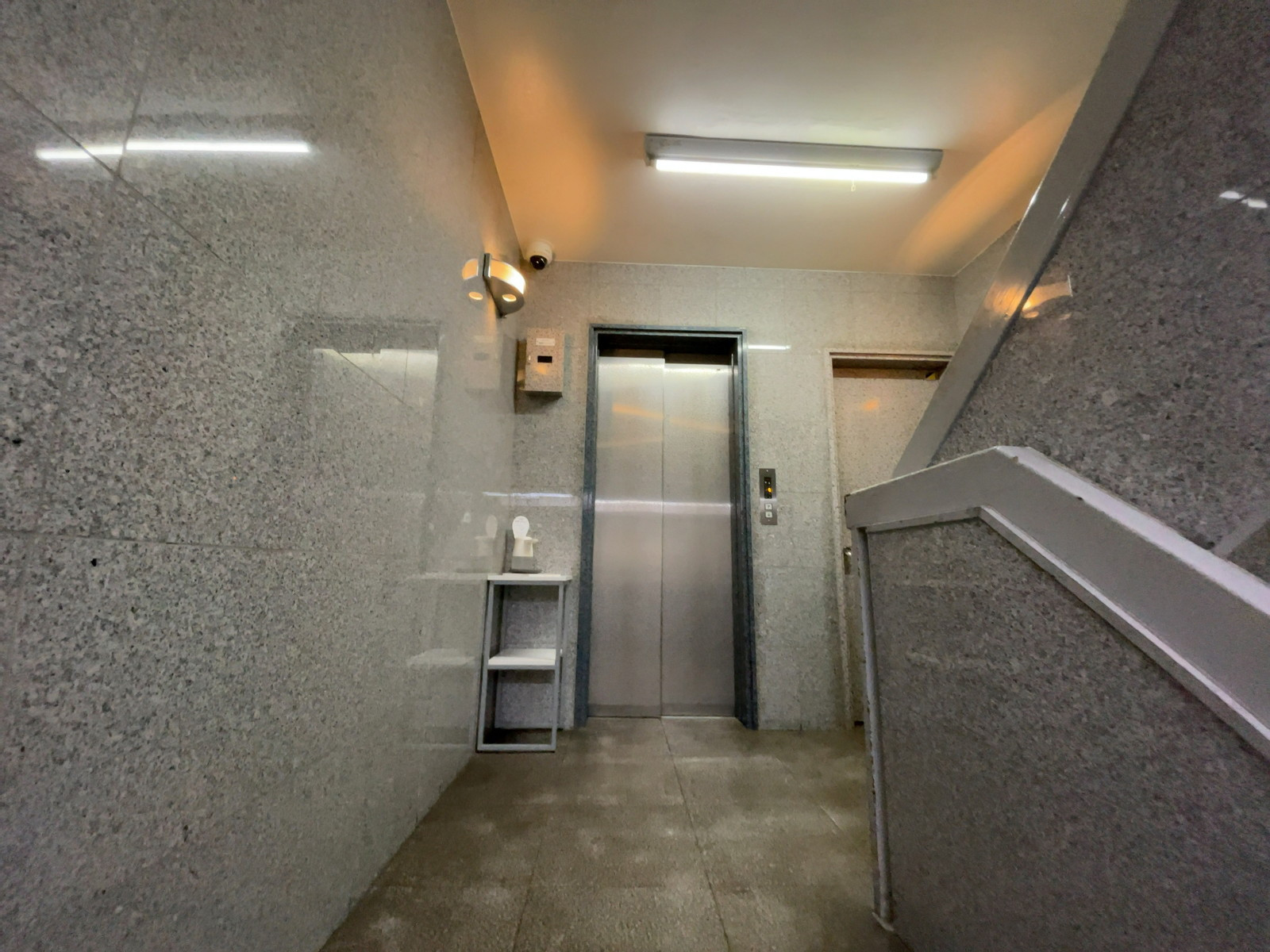 エレベーター(1基)