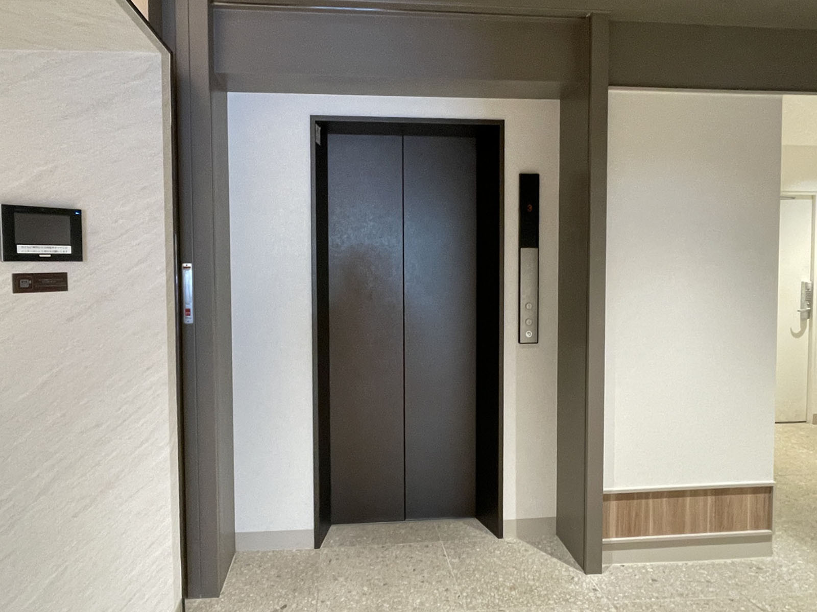 エレベーター(1基)
